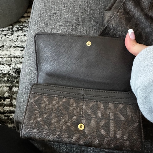 Michael kors purse w/ matching wallet - Picture 5 of 14